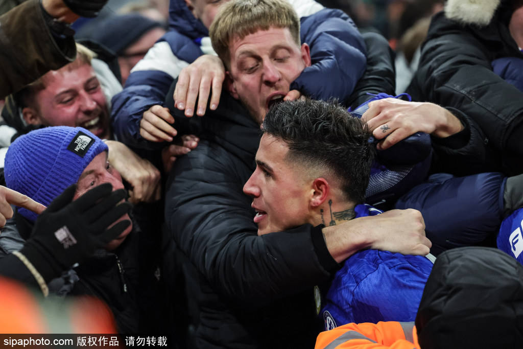 纽卡斯尔联 vs 曼城：卡拉宝杯圣詹姆斯公园直播，哈兰德第9分钟错失良机